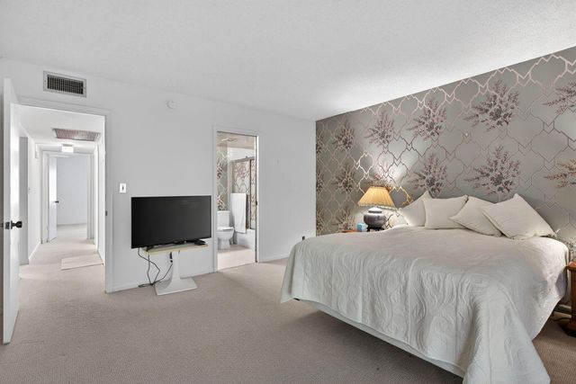 2403 Antigua Circle B4, Coconut Creek, FL 33066