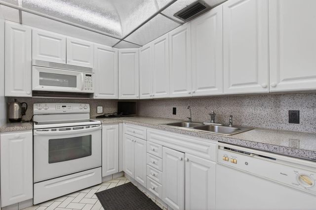 2403 Antigua Circle B4, Coconut Creek, FL 33066