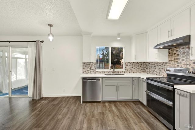 910 Hidden Cove Way, Suisun City, CA 94585