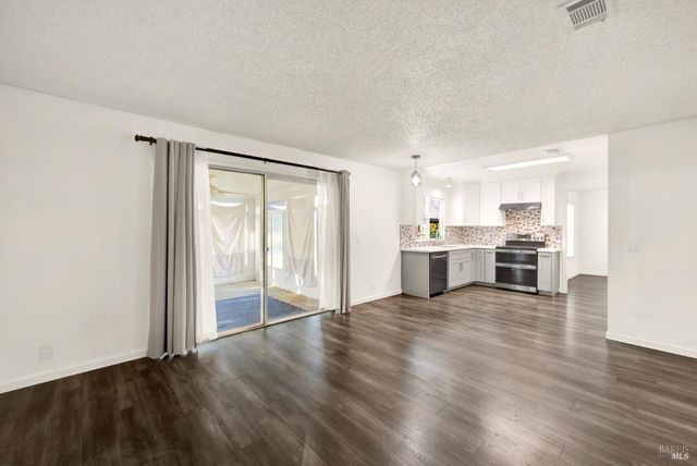 910 Hidden Cove Way, Suisun City, CA 94585