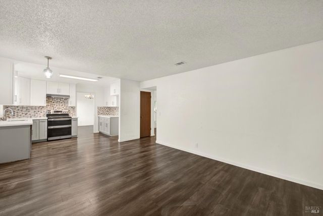 910 Hidden Cove Way, Suisun City, CA 94585