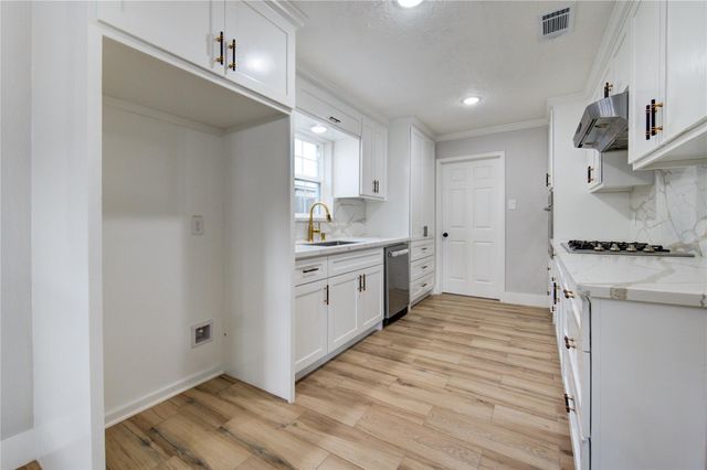 9719 Lawngate Drive, Houston, TX 77080