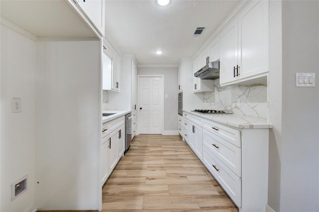 9719 Lawngate Drive, Houston, TX 77080