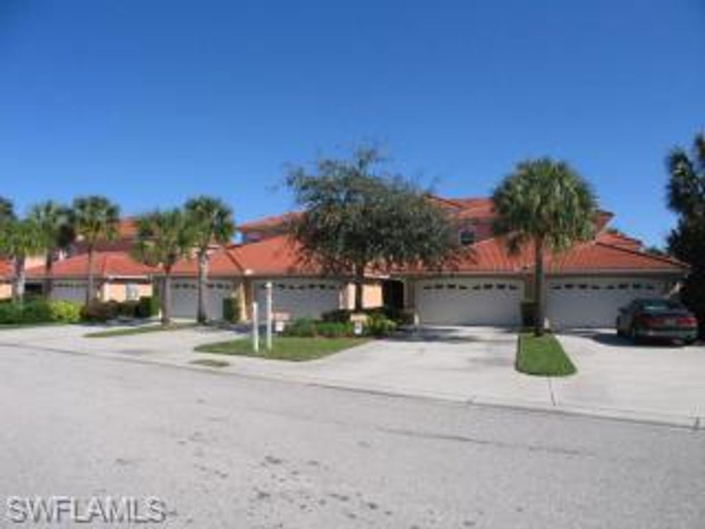 13831 Eagle Ridge Lakes DR 201, Fort Myers, FL 33912