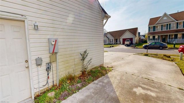 707 Indian Cedar DR, Chesapeake, VA 23320