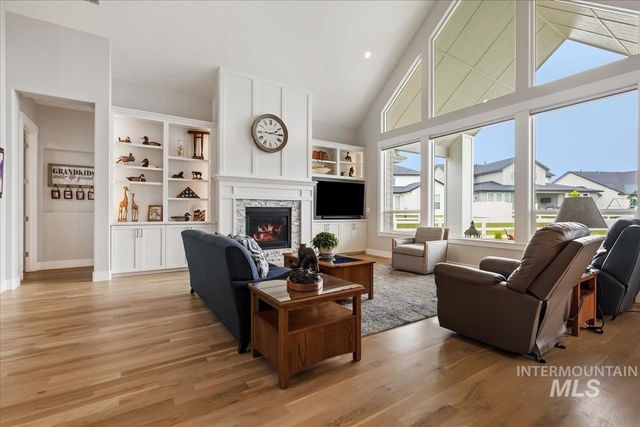 8253 W Brooks Dr, Boise, ID 83714