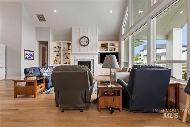 8253 W Brooks Dr, Boise, ID 83714