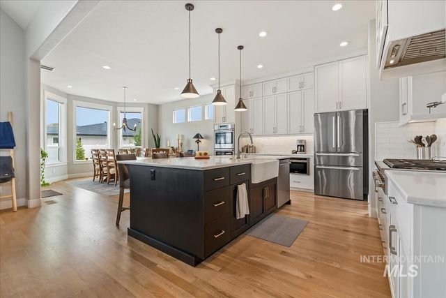 8253 W Brooks Dr, Boise, ID 83714