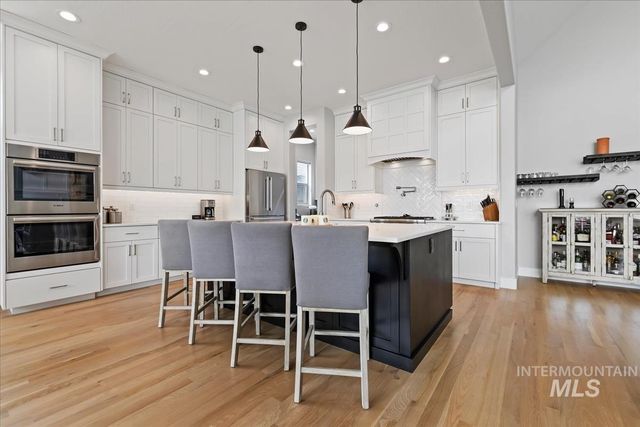 8253 W Brooks Dr, Boise, ID 83714