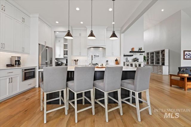 8253 W Brooks Dr, Boise, ID 83714