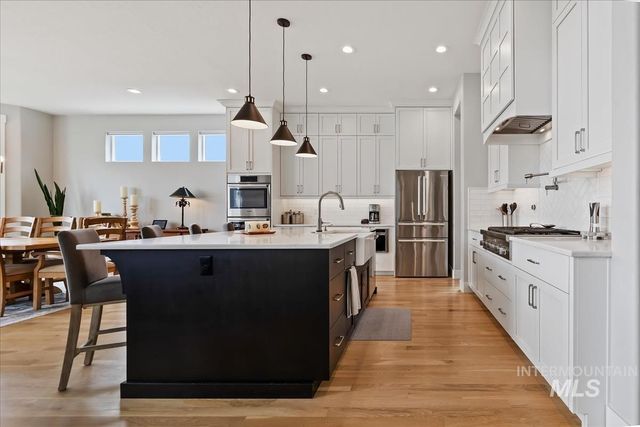 8253 W Brooks Dr, Boise, ID 83714