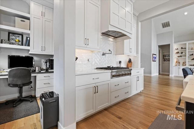 8253 W Brooks Dr, Boise, ID 83714