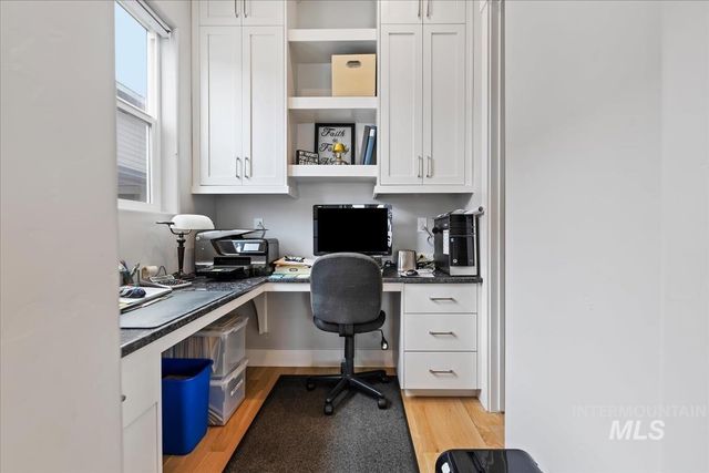 8253 W Brooks Dr, Boise, ID 83714