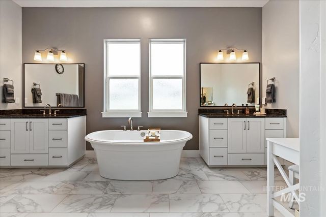 8253 W Brooks Dr, Boise, ID 83714