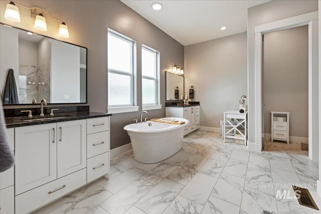 8253 W Brooks Dr, Boise, ID 83714