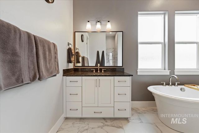 8253 W Brooks Dr, Boise, ID 83714