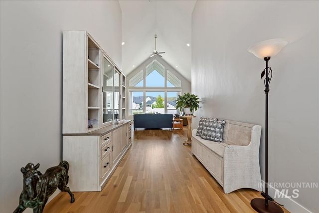 8253 W Brooks Dr, Boise, ID 83714