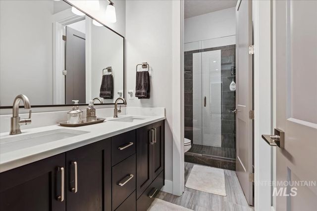 8253 W Brooks Dr, Boise, ID 83714