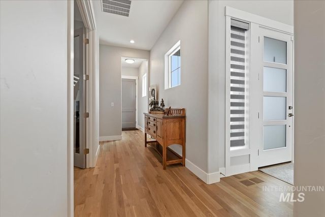 8253 W Brooks Dr, Boise, ID 83714