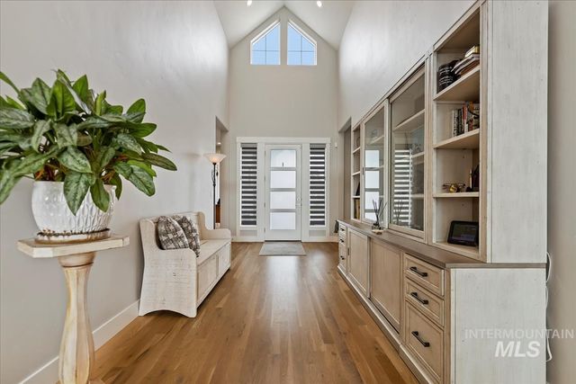 8253 W Brooks Dr, Boise, ID 83714