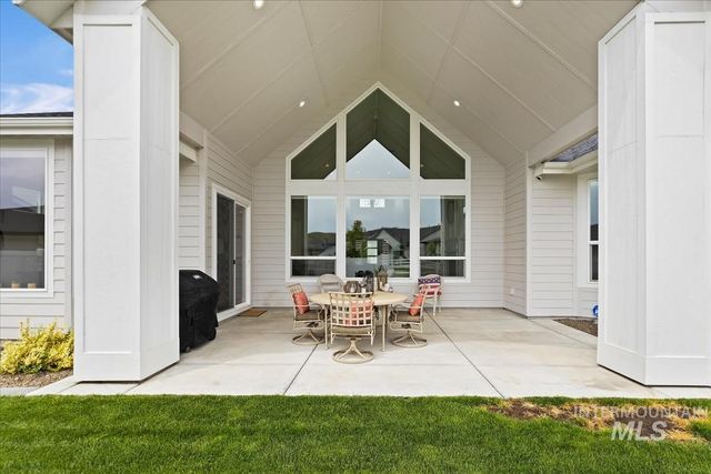 8253 W Brooks Dr, Boise, ID 83714