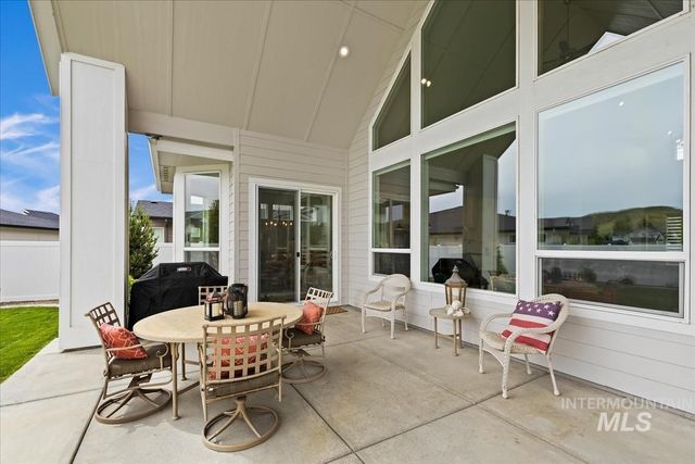 8253 W Brooks Dr, Boise, ID 83714