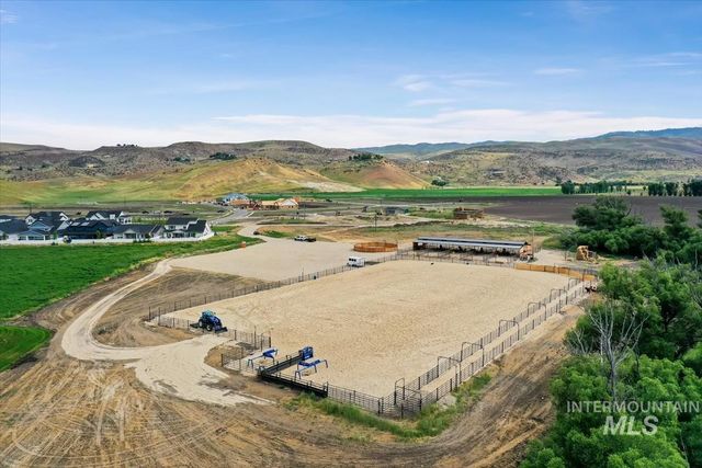 8253 W Brooks Dr, Boise, ID 83714