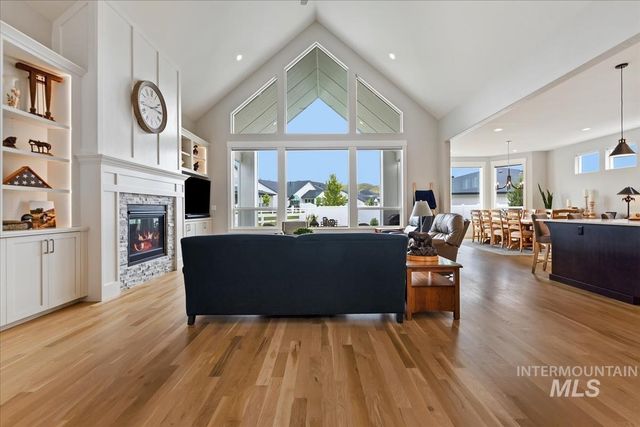 8253 W Brooks Dr, Boise, ID 83714