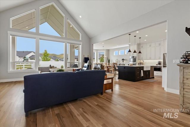 8253 W Brooks Dr, Boise, ID 83714