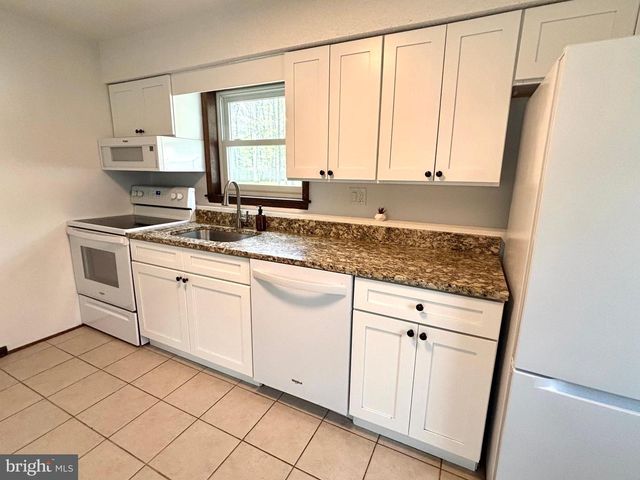 15 ELMWOOD DR, Tabernacle, NJ 08088