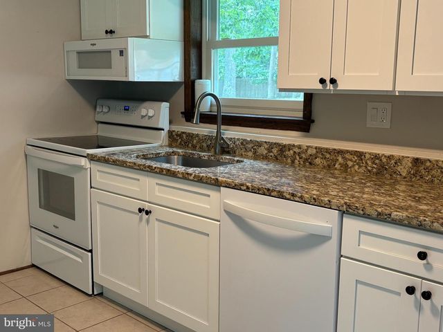 15 ELMWOOD DR, Tabernacle, NJ 08088