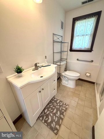 15 ELMWOOD DR, Tabernacle, NJ 08088