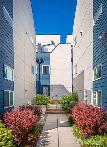 738 C N 92nd Street, Seattle, WA 98103