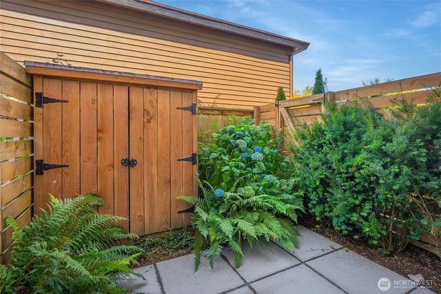 738 C N 92nd Street, Seattle, WA 98103