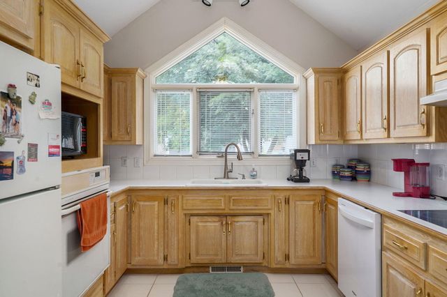 808 W Jackson Avenue, Nixa, MO 65714