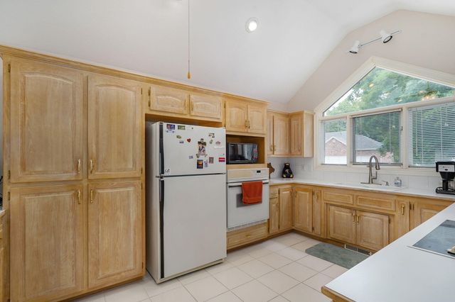 808 W Jackson Avenue, Nixa, MO 65714