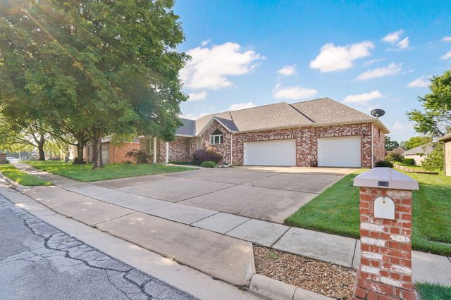 808 W Jackson Avenue, Nixa, MO 65714