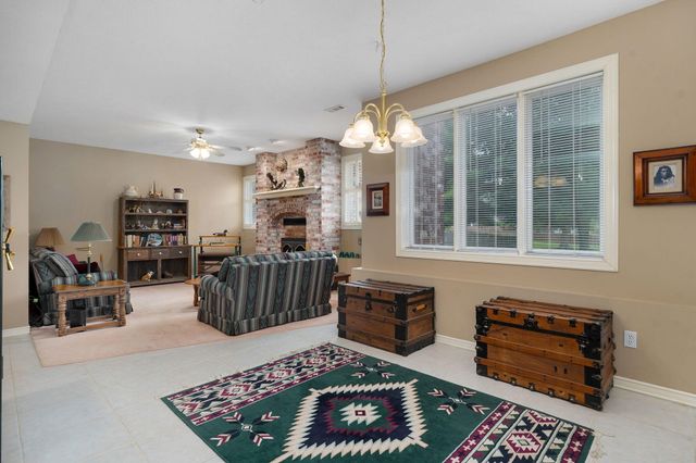 808 W Jackson Avenue, Nixa, MO 65714