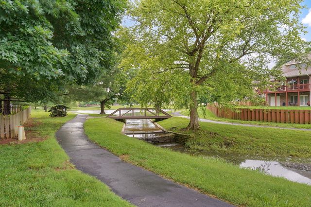 808 W Jackson Avenue, Nixa, MO 65714