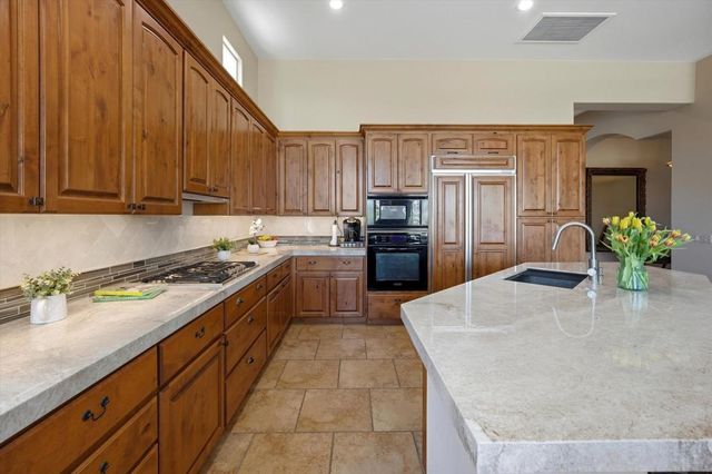 80140 ViA Tesoro, La Quinta, CA 92253