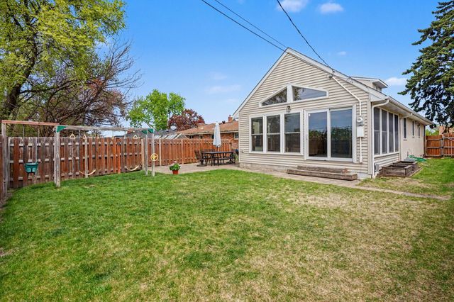 629 Saratoga Street S, Saint Paul, MN 55116