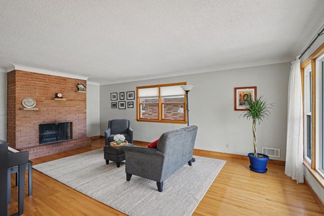 629 Saratoga Street S, Saint Paul, MN 55116