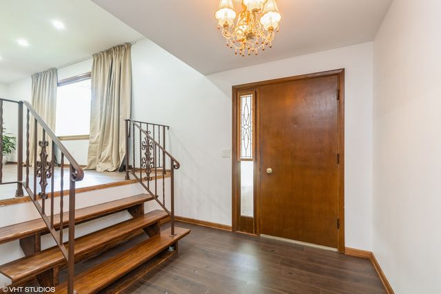 1177 Meadow Lane, Elgin, IL 60123