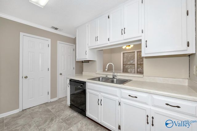 2048 Woodlawn Drive 2048, Huntsville, AL 35802