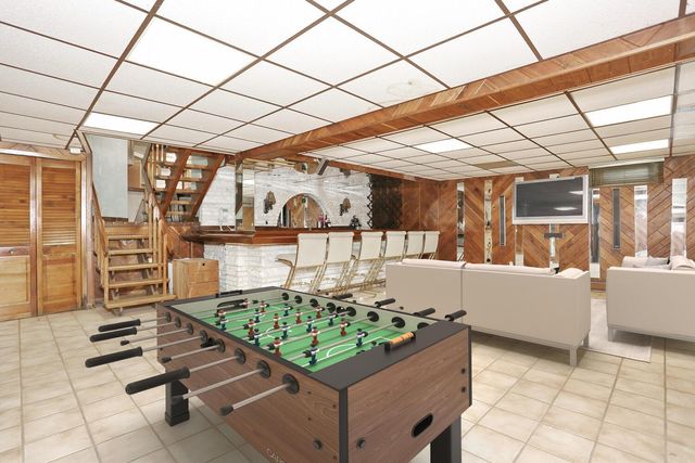 9 Oz Court, Spring Valley, NY 10977