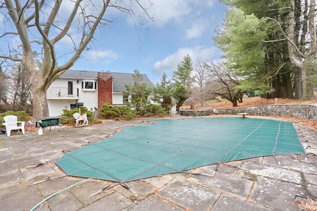 9 Oz Court, Spring Valley, NY 10977