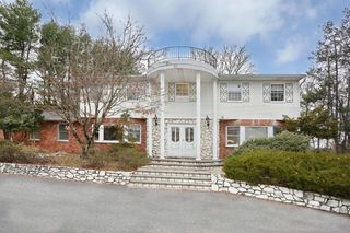 9 Oz Court, Spring Valley, NY 10977