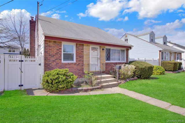 181 N 3rd Street, Bethpage, NY 11714