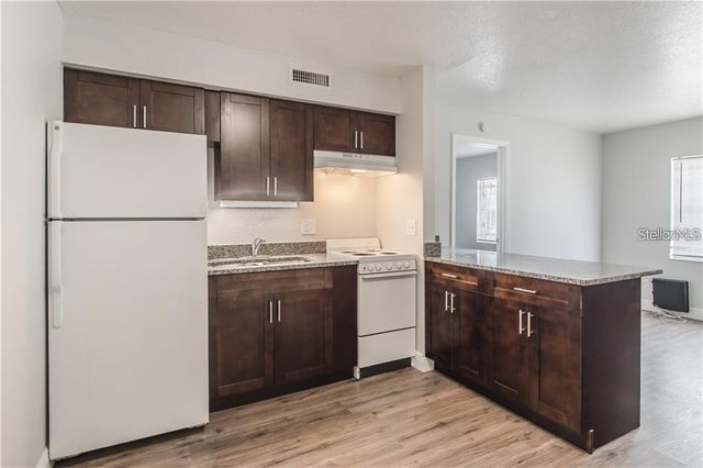 9013 WESTCHESTER CIRCLE 29 APT E, Tampa, FL 33604
