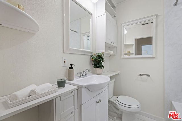 19345 Archwood Street, Los Angeles, CA 91335